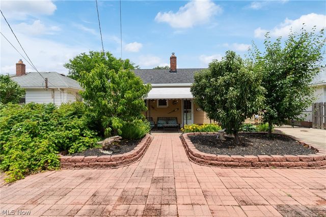 8123 Lanyard Drive, Parma, OH 44129