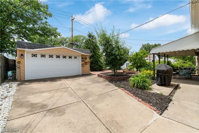 8123 Lanyard Drive, Parma, OH 44129