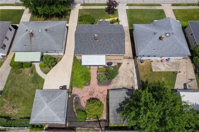8123 Lanyard Drive, Parma, OH 44129