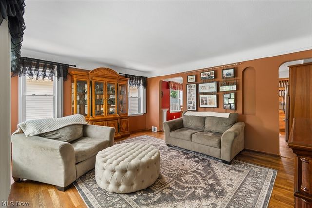 8123 Lanyard Drive, Parma, OH 44129