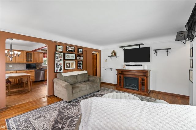 8123 Lanyard Drive, Parma, OH 44129