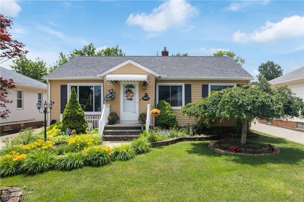 8123 Lanyard Drive, Parma, OH 44129
