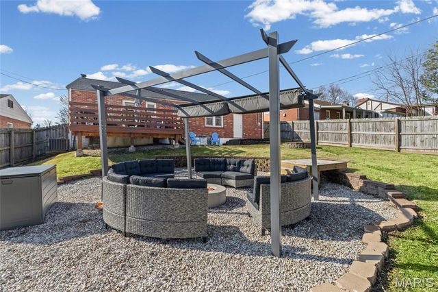 9319 Lenard Court, St Louis, MO 63123