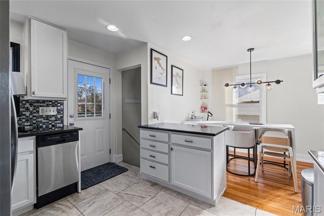 9319 Lenard Court, St Louis, MO 63123