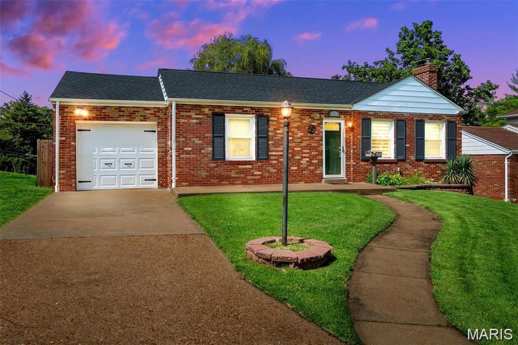 9319 Lenard Court, St Louis, MO 63123