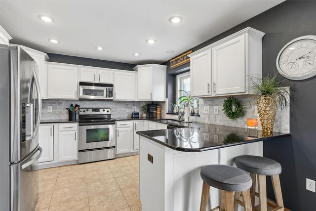 15801 Winston Avenue, Urbandale, IA 50323