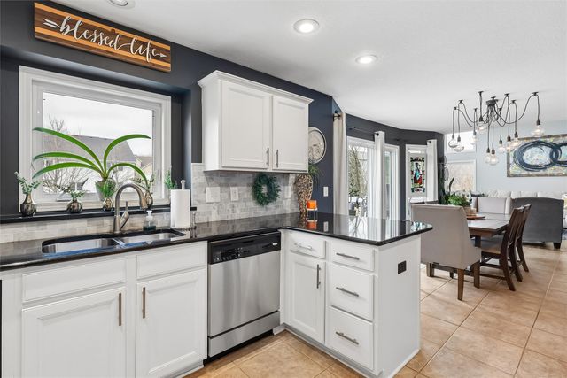 15801 Winston Avenue, Urbandale, IA 50323