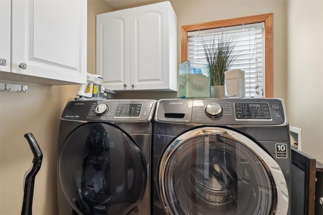 15801 Winston Avenue, Urbandale, IA 50323