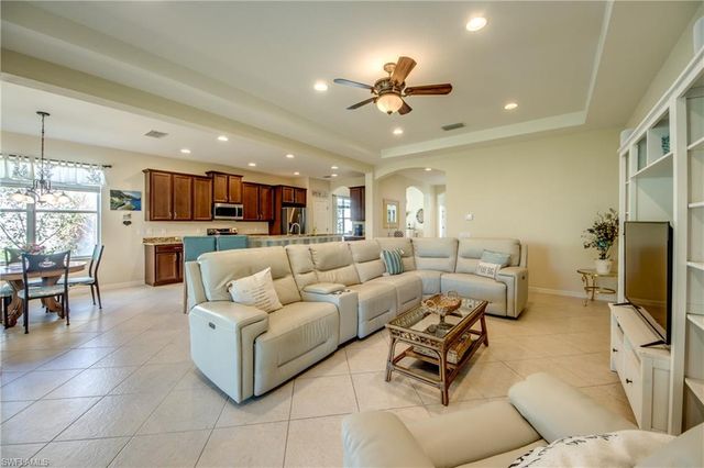 2616 Maraval CT, Cape Coral, FL 33991