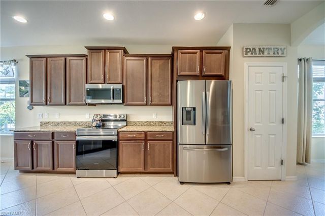 2616 Maraval CT, Cape Coral, FL 33991