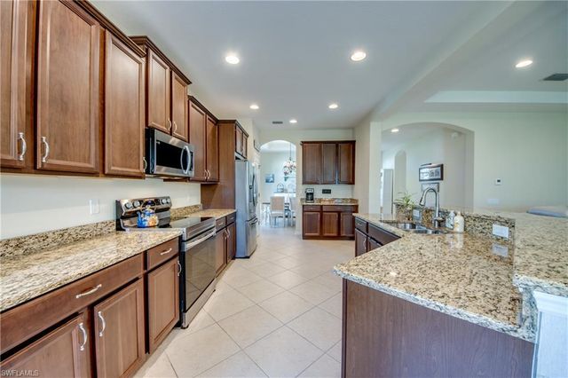 2616 Maraval CT, Cape Coral, FL 33991