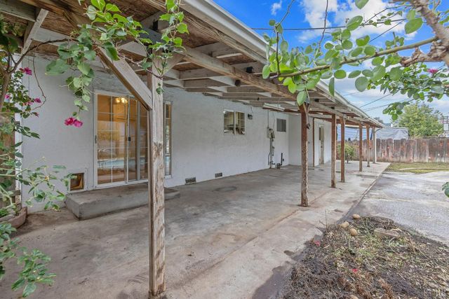 215 Lombardy Lane, Lemoore, CA 93245