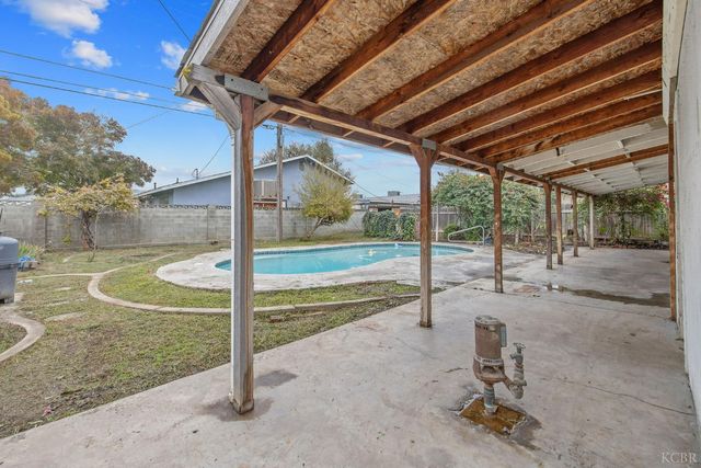 215 Lombardy Lane, Lemoore, CA 93245