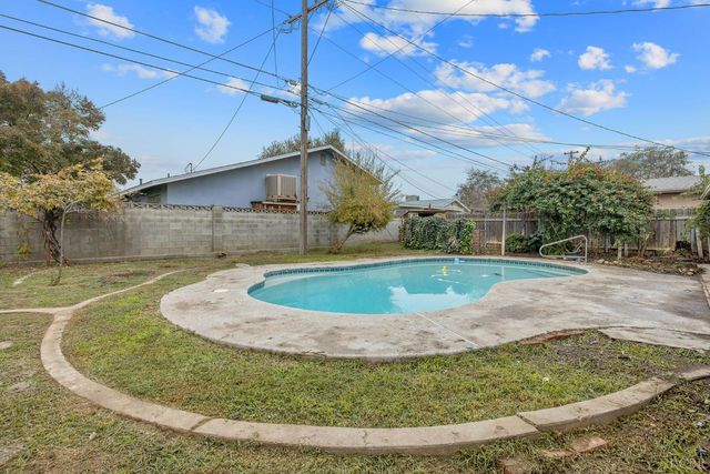 215 Lombardy Lane, Lemoore, CA 93245