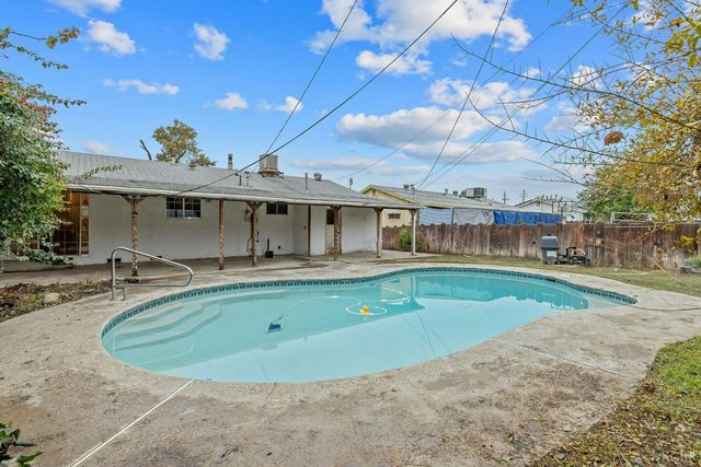 215 Lombardy Lane, Lemoore, CA 93245