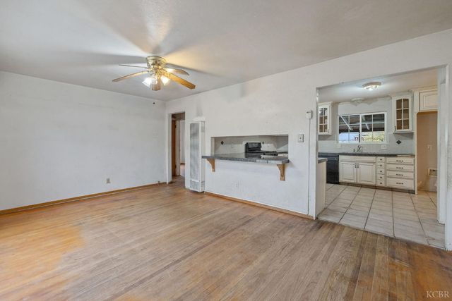 215 Lombardy Lane, Lemoore, CA 93245