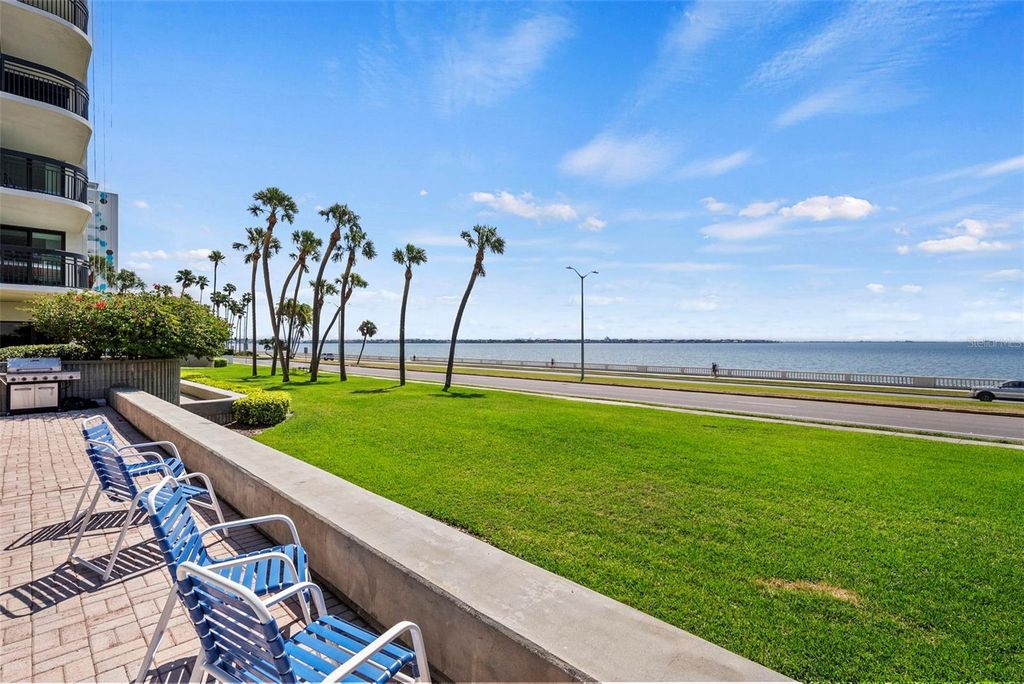 Image 2 of property listing at 2413 BAYSHORE BOULEVARD 803, Tampa, FL 33629
