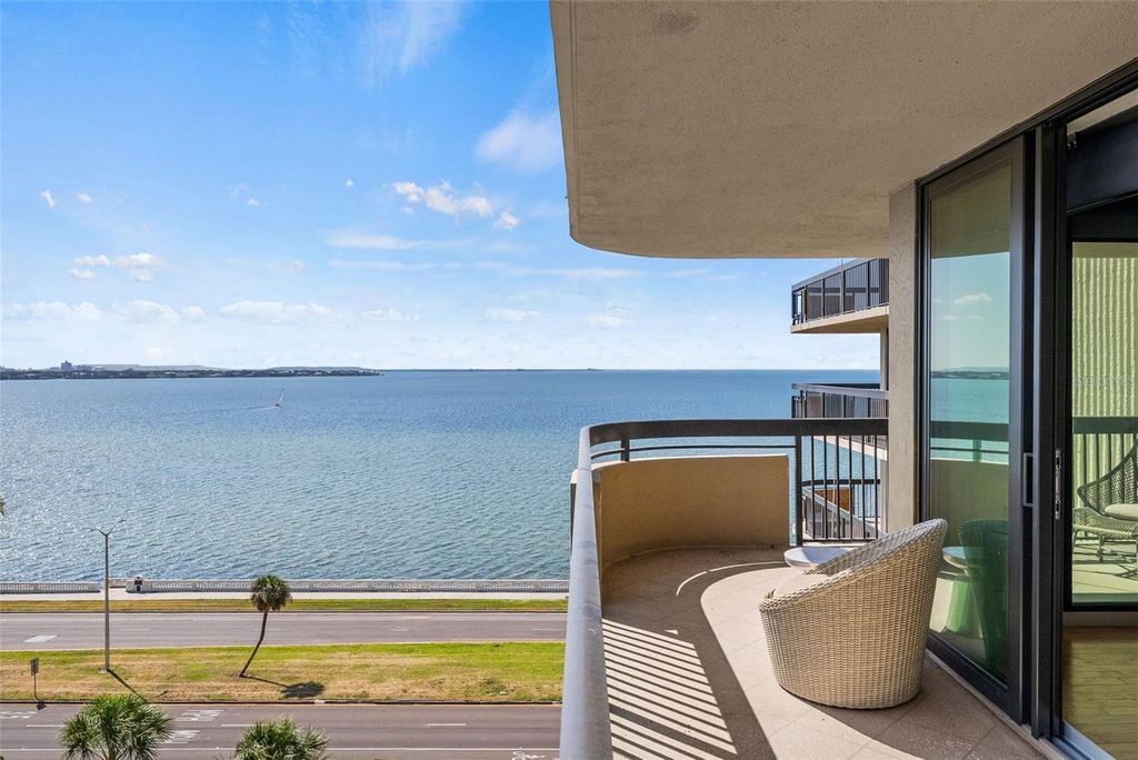 Image 11 of property listing at 2413 BAYSHORE BOULEVARD 803, Tampa, FL 33629