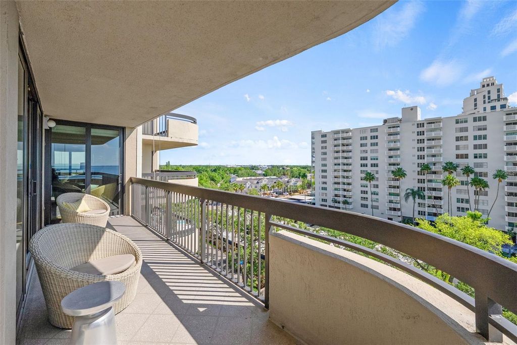 Image 17 of property listing at 2413 BAYSHORE BOULEVARD 803, Tampa, FL 33629