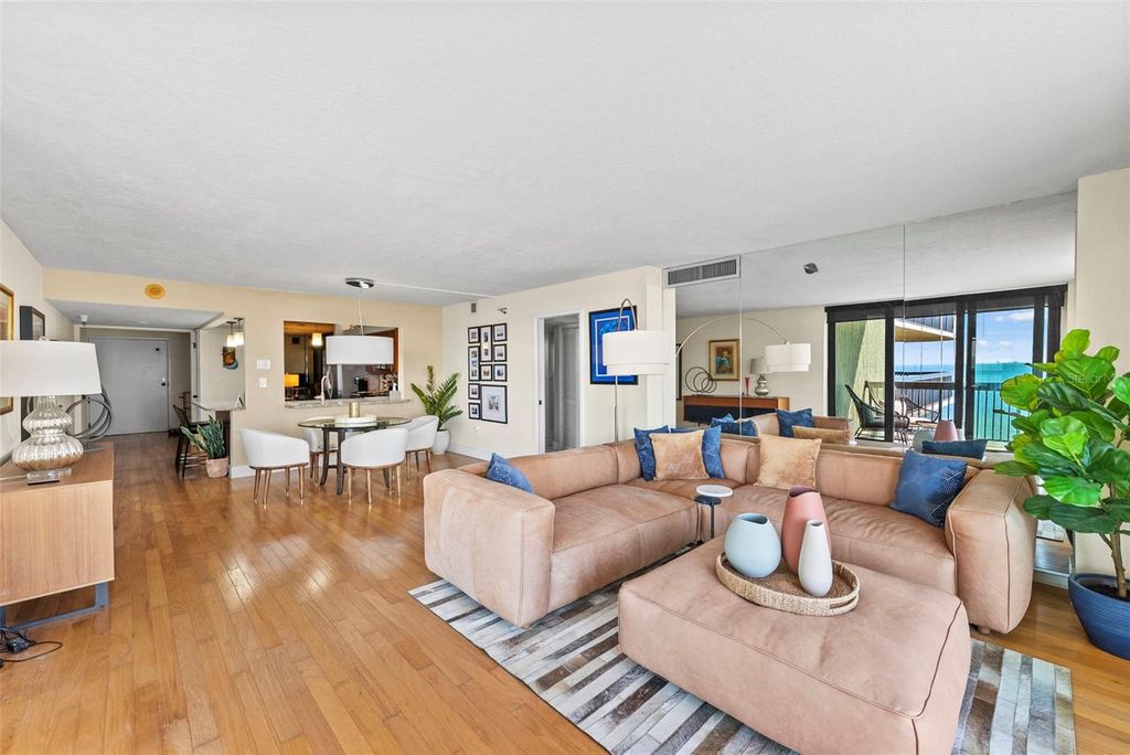 Image 21 of property listing at 2413 BAYSHORE BOULEVARD 803, Tampa, FL 33629