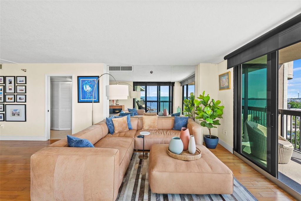 Image 24 of property listing at 2413 BAYSHORE BOULEVARD 803, Tampa, FL 33629