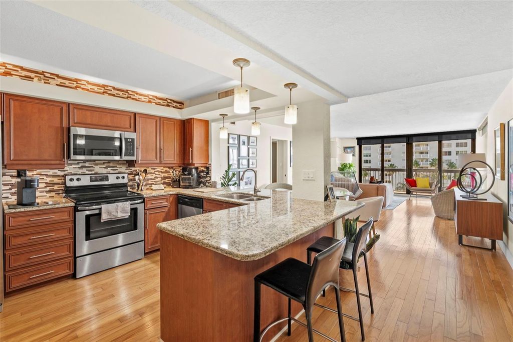 Image 29 of property listing at 2413 BAYSHORE BOULEVARD 803, Tampa, FL 33629