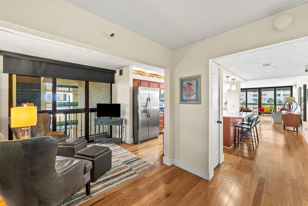 Image 4 of property listing at 2413 BAYSHORE BOULEVARD 803, Tampa, FL 33629