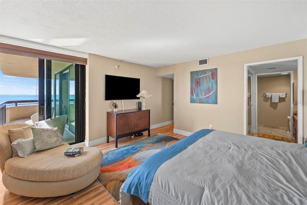 Image 34 of property listing at 2413 BAYSHORE BOULEVARD 803, Tampa, FL 33629