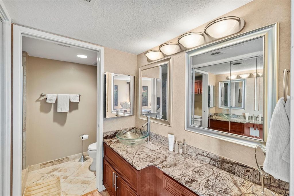 Image 38 of property listing at 2413 BAYSHORE BOULEVARD 803, Tampa, FL 33629