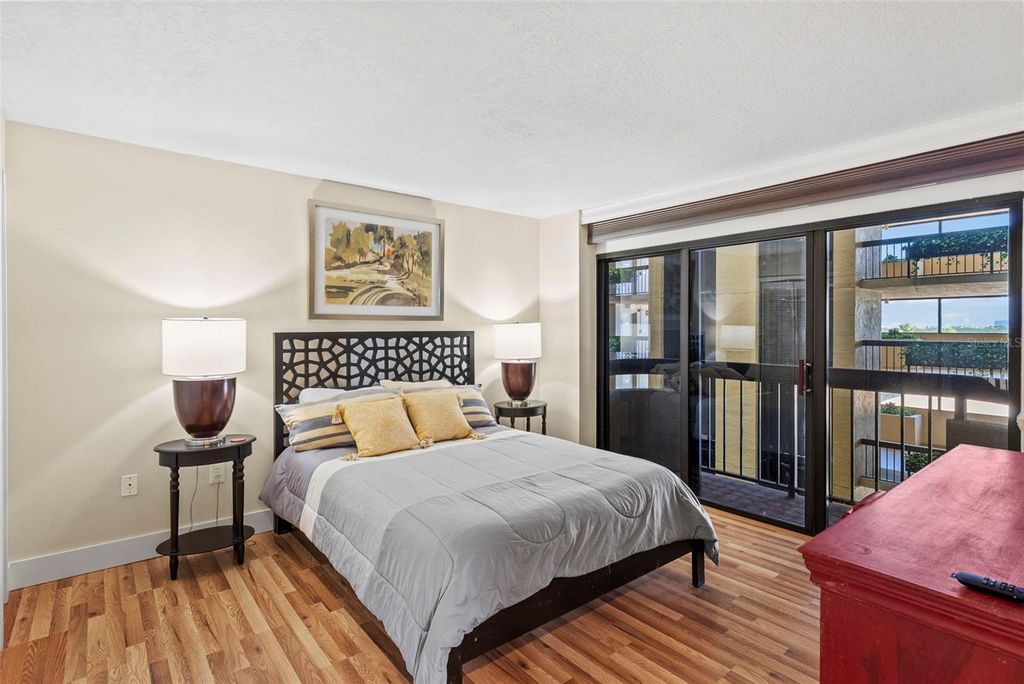 Image 44 of property listing at 2413 BAYSHORE BOULEVARD 803, Tampa, FL 33629