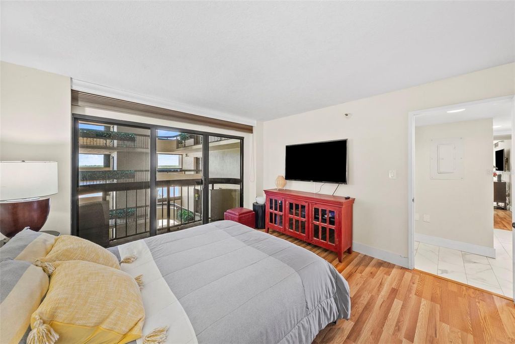 Image 46 of property listing at 2413 BAYSHORE BOULEVARD 803, Tampa, FL 33629