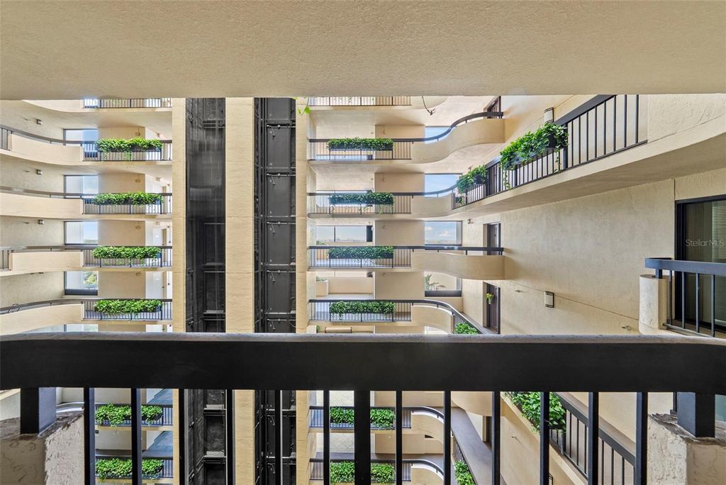 Image 48 of property listing at 2413 BAYSHORE BOULEVARD 803, Tampa, FL 33629