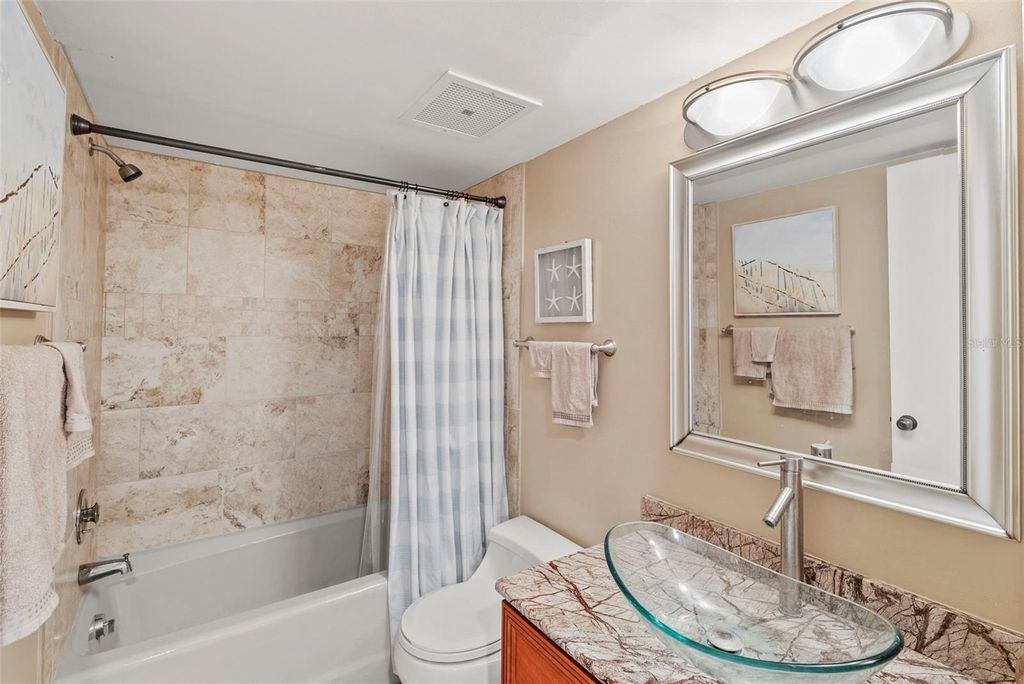Image 51 of property listing at 2413 BAYSHORE BOULEVARD 803, Tampa, FL 33629