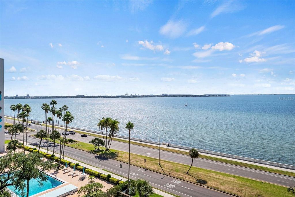 Image 7 of property listing at 2413 BAYSHORE BOULEVARD 803, Tampa, FL 33629