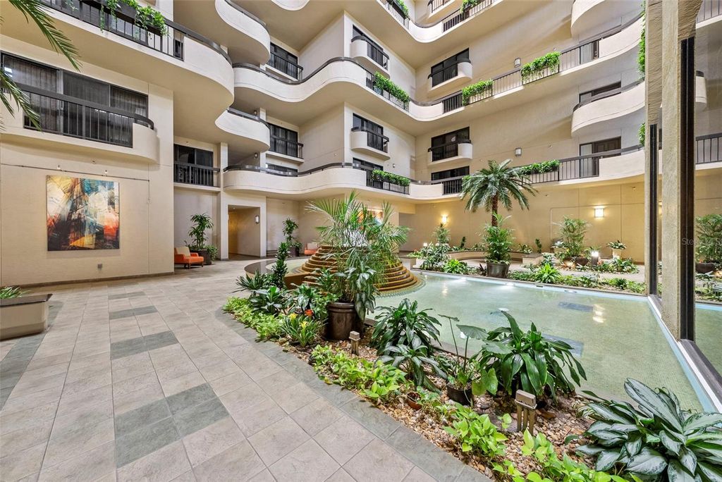 Image 65 of property listing at 2413 BAYSHORE BOULEVARD 803, Tampa, FL 33629