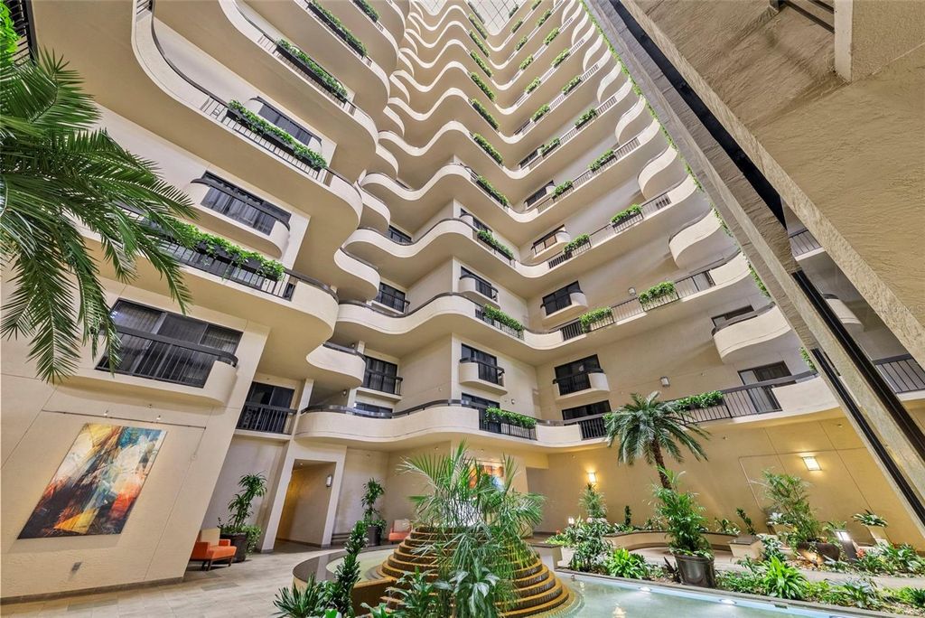 Image 66 of property listing at 2413 BAYSHORE BOULEVARD 803, Tampa, FL 33629