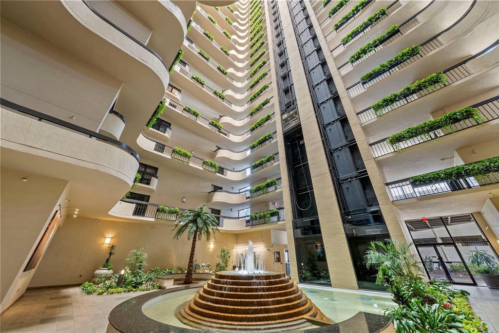 Image 68 of property listing at 2413 BAYSHORE BOULEVARD 803, Tampa, FL 33629