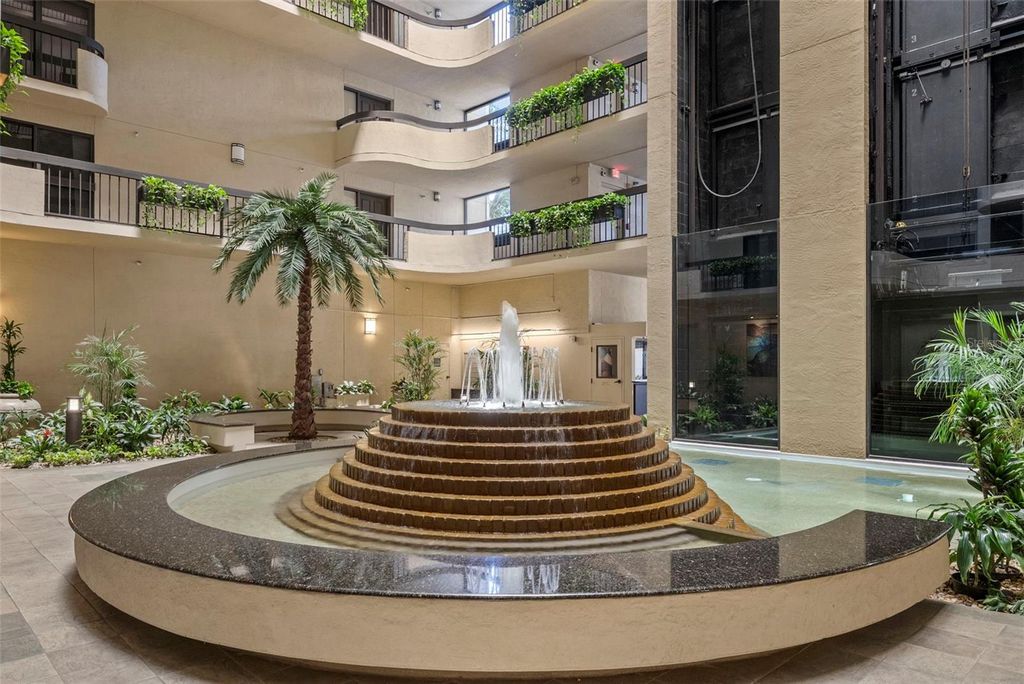 Image 69 of property listing at 2413 BAYSHORE BOULEVARD 803, Tampa, FL 33629