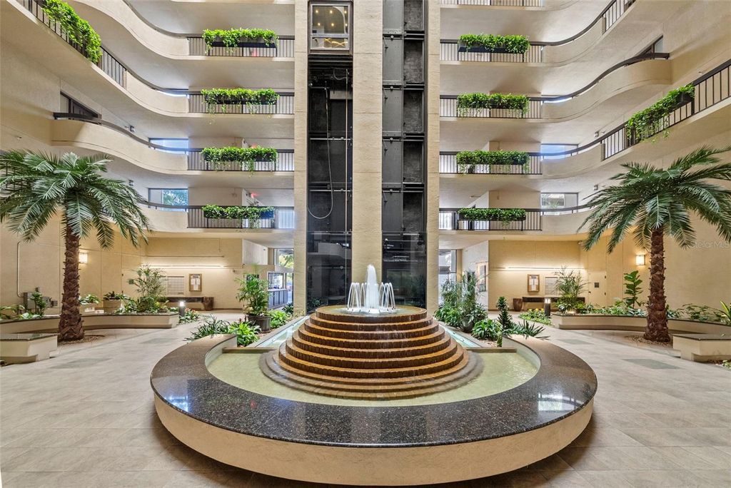 Image 70 of property listing at 2413 BAYSHORE BOULEVARD 803, Tampa, FL 33629