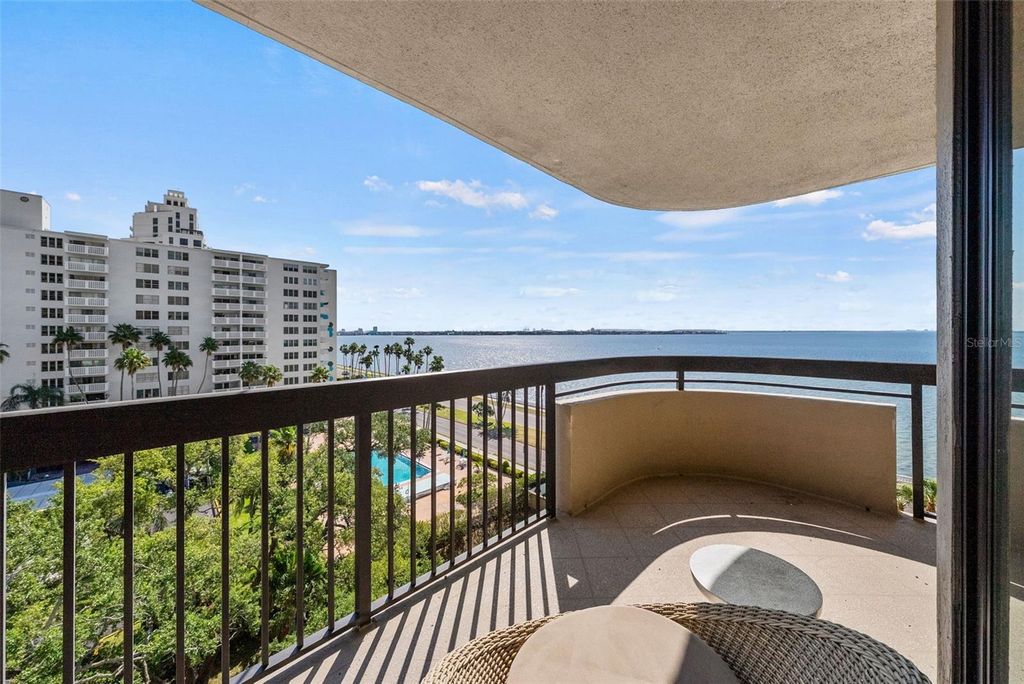 Image 9 of property listing at 2413 BAYSHORE BOULEVARD 803, Tampa, FL 33629