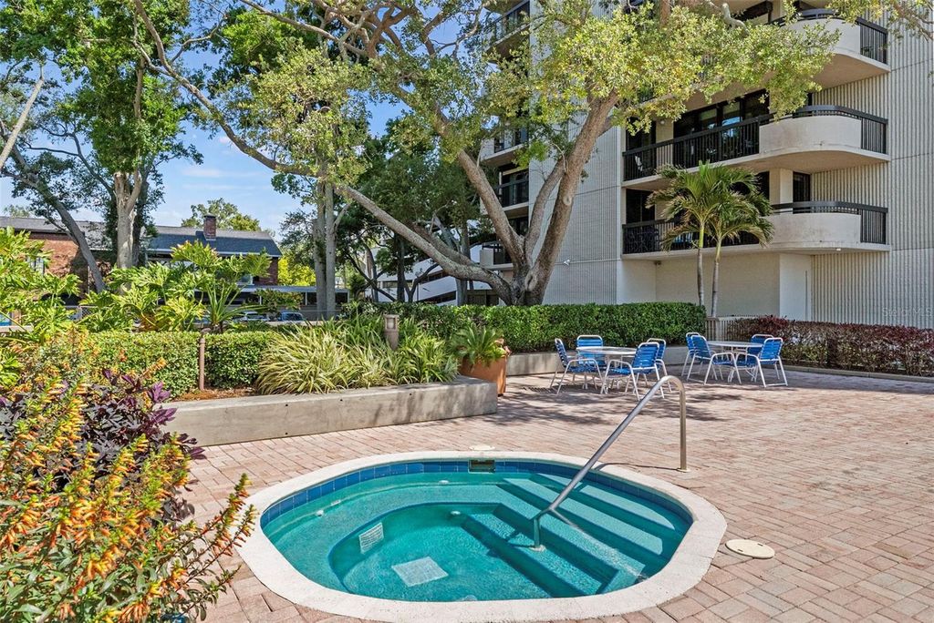 Image 86 of property listing at 2413 BAYSHORE BOULEVARD 803, Tampa, FL 33629