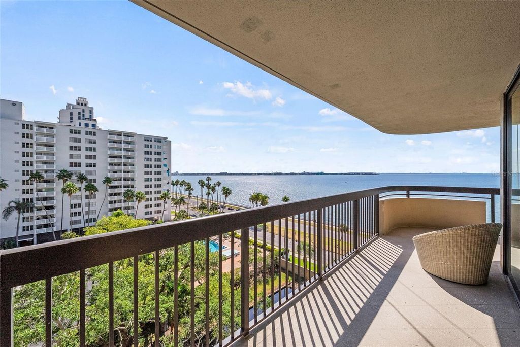 Image 10 of property listing at 2413 BAYSHORE BOULEVARD 803, Tampa, FL 33629