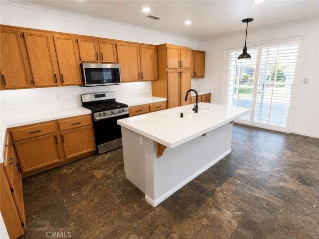 35579 Country Creek Drive, Yucaipa, CA 92399