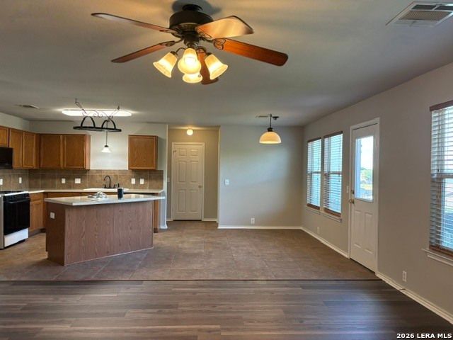 15818 TURFWAY PARK, Selma, TX 78154