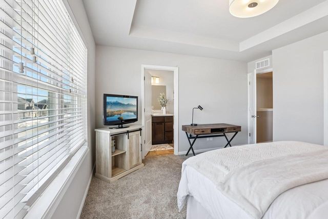 432 Crusader Point, Waunakee, WI 53597