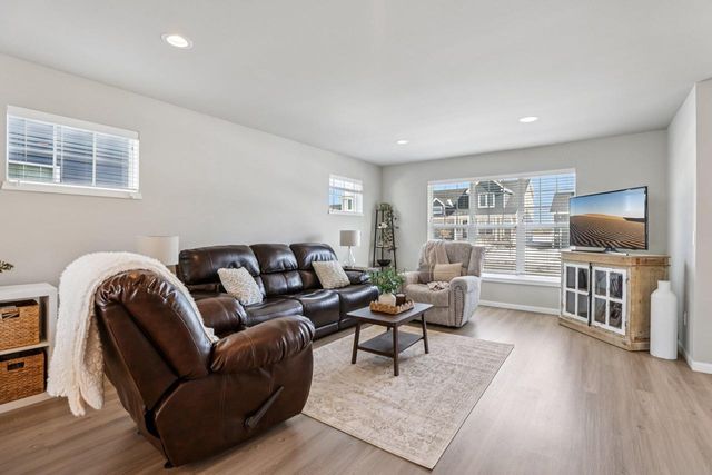 432 Crusader Point, Waunakee, WI 53597