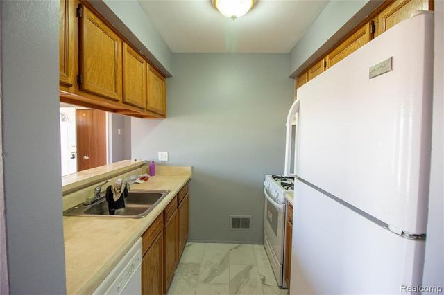 35452 Tanglewood Drive, Sterling Heights, MI 48312