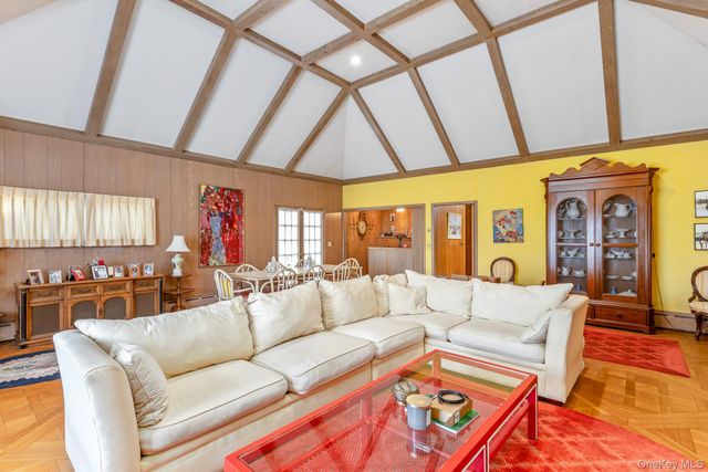 43 Halsey Road, Remsenburg, NY 11901