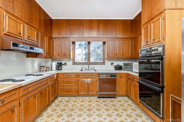 43 Halsey Road, Remsenburg, NY 11901