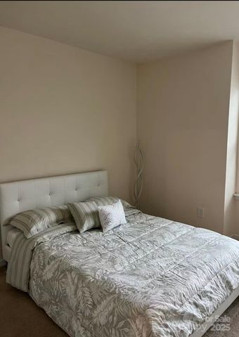 15217 Wrights Crossing Drive, Charlotte, NC 28278